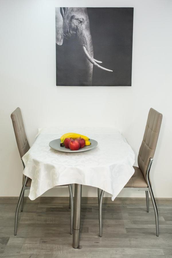 Aradi Apartment Boedapest Buitenkant foto